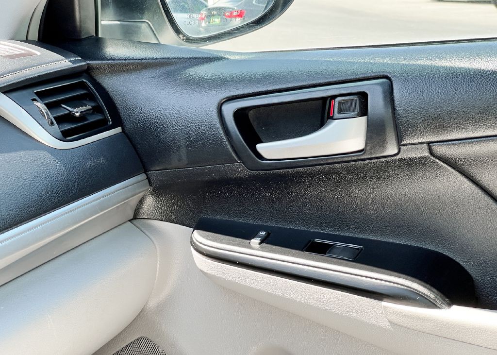 2014 Toyota Camry Image 21