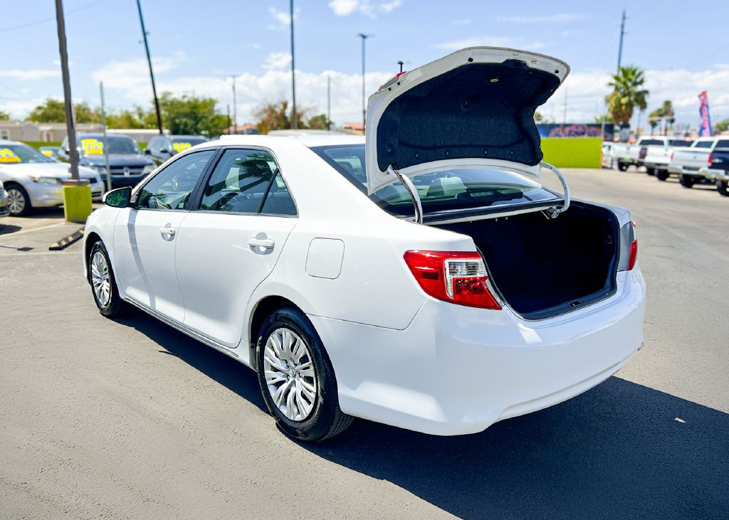 2014 Toyota Camry Image 22