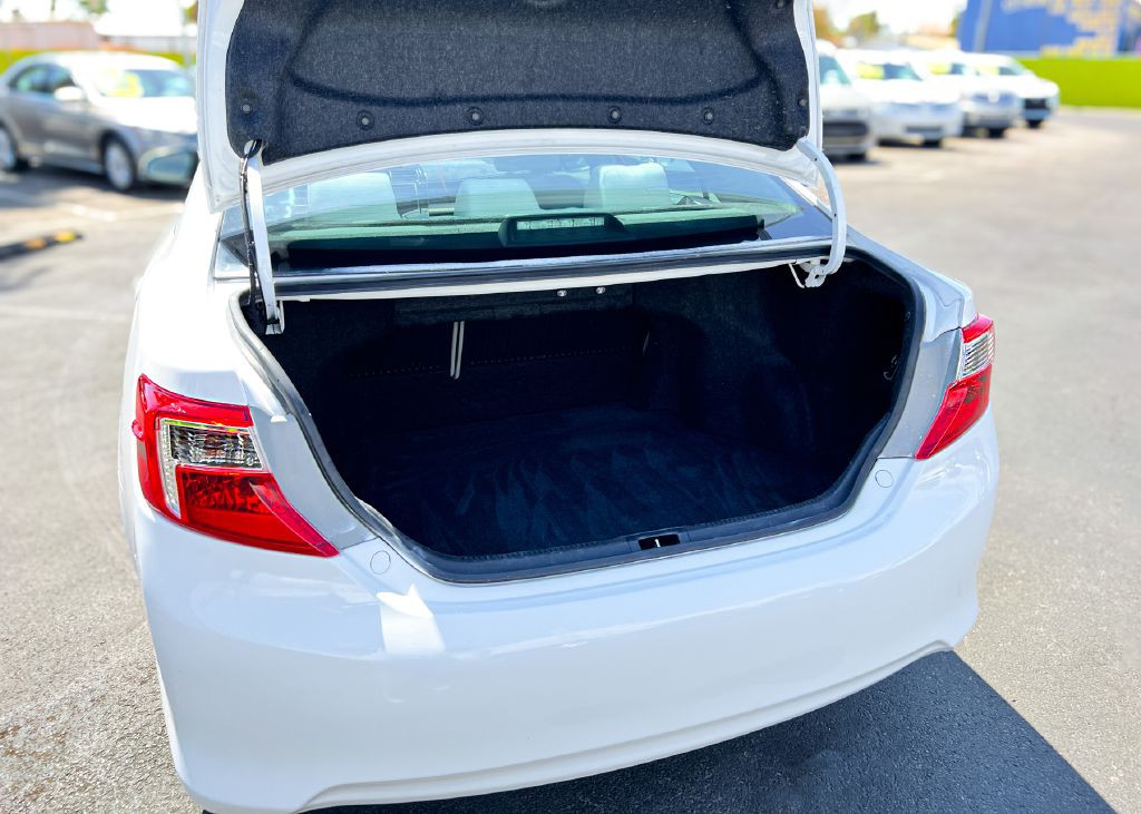 2014 Toyota Camry Image 23