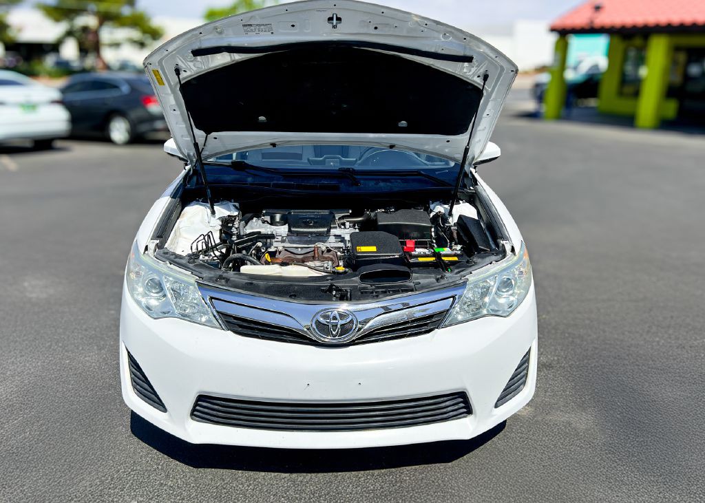 2014 Toyota Camry Image 25
