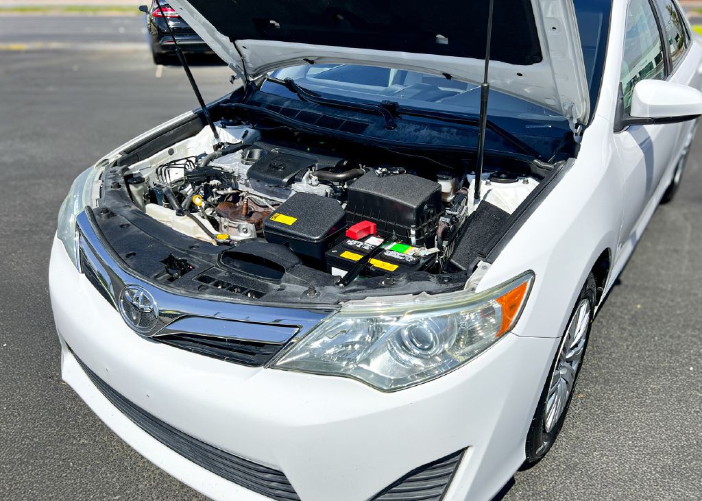 2014 Toyota Camry Image 26