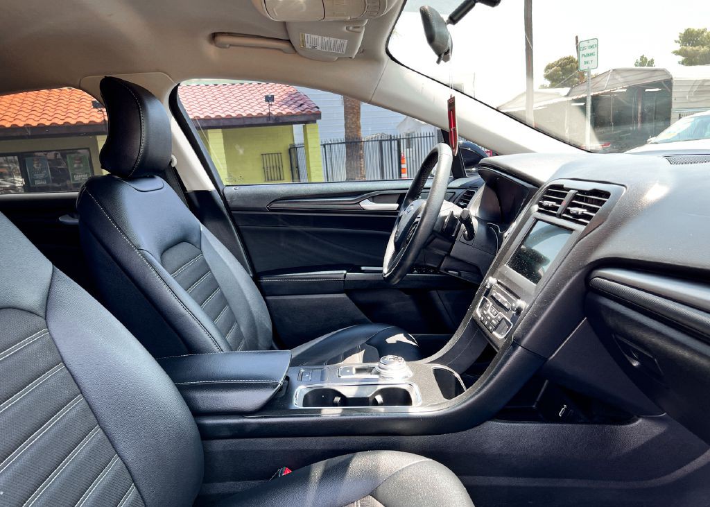 2018 Ford Fusion Image 17