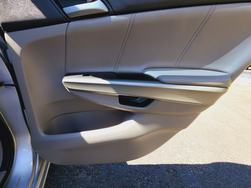 2010 Honda Accord Image 13
