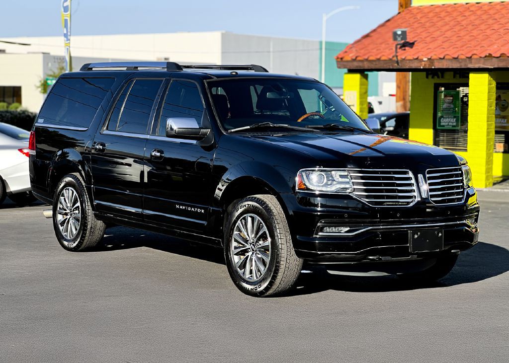 2016 Lincoln Navigator Image 3