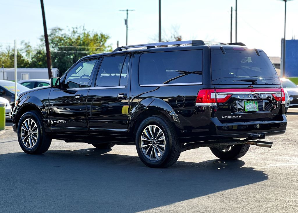 2016 Lincoln Navigator Image 6