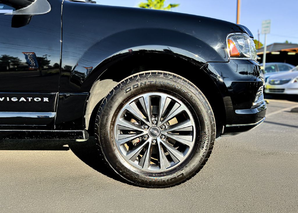 2016 Lincoln Navigator Image 8