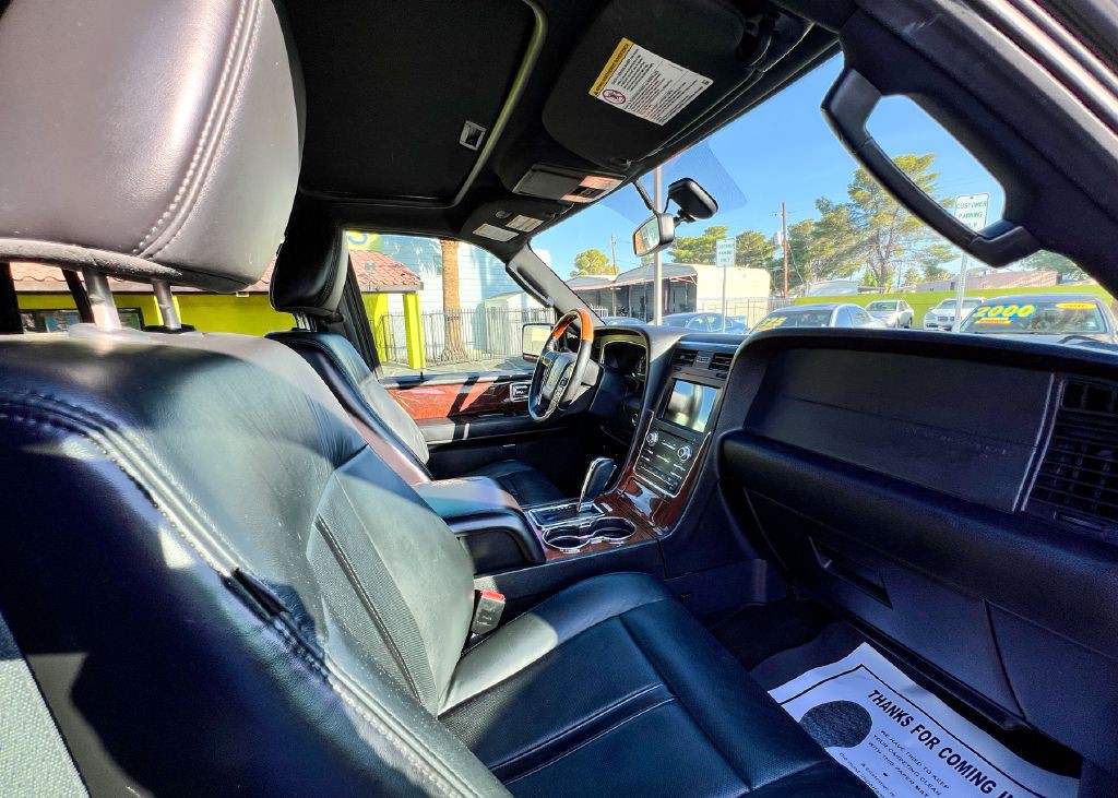 2016 Lincoln Navigator Image 10