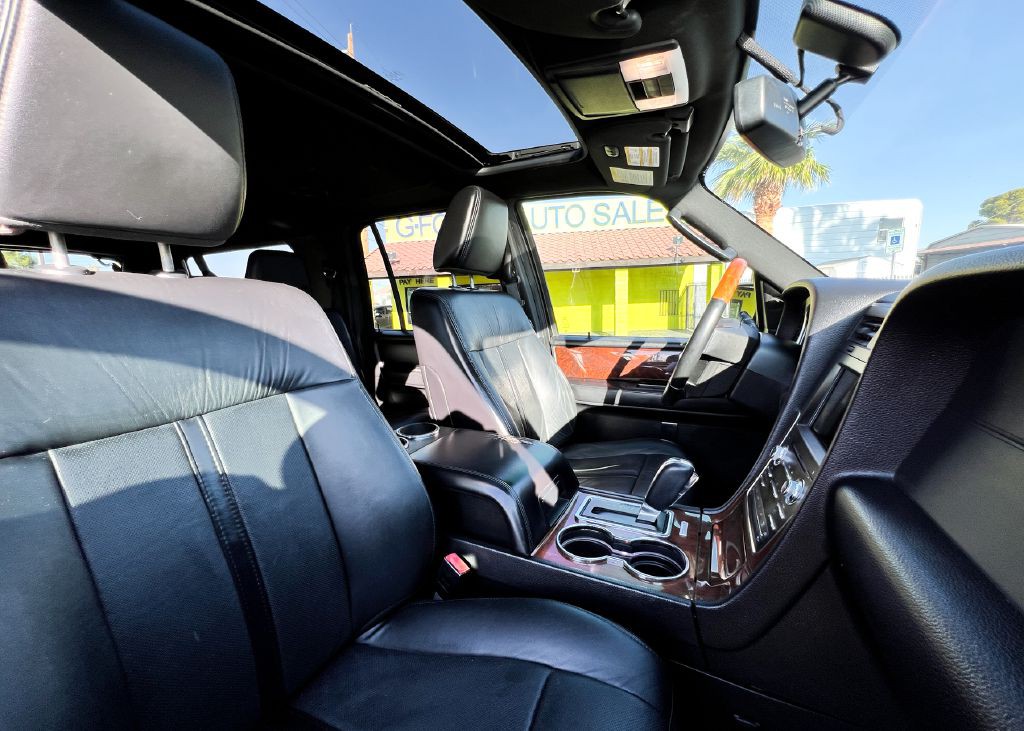 2016 Lincoln Navigator Image 11