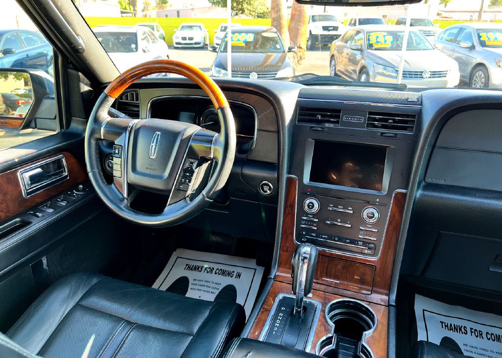 2016 Lincoln Navigator Image 13