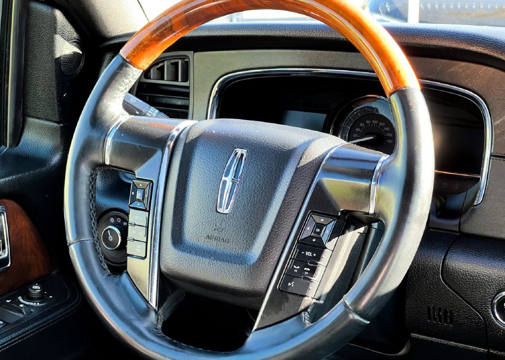 2016 Lincoln Navigator Image 14