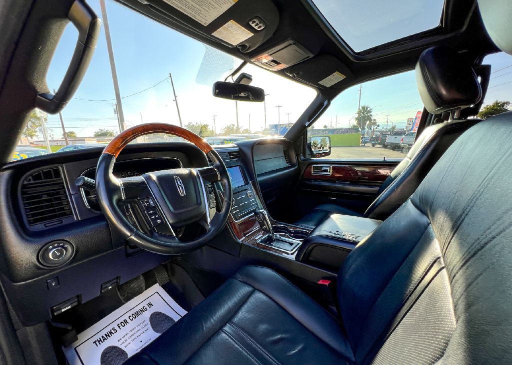 2016 Lincoln Navigator Image 21