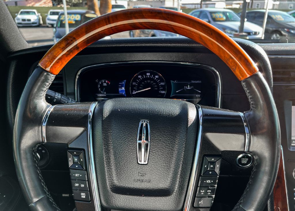 2016 Lincoln Navigator Image 24