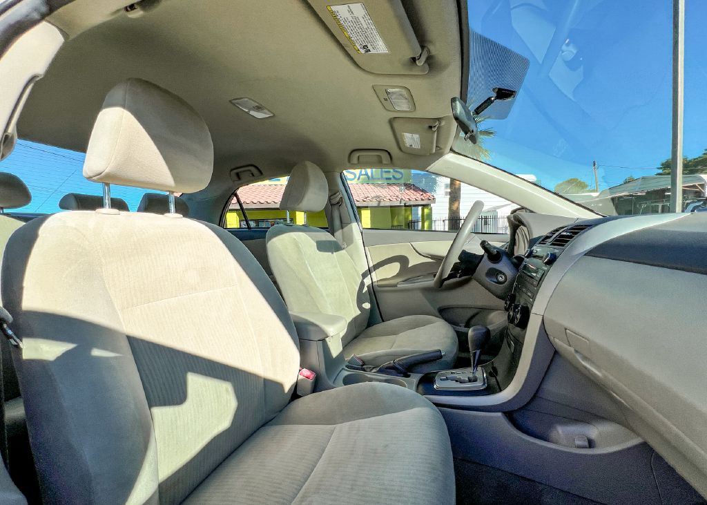 2010 Toyota Corolla Image 11
