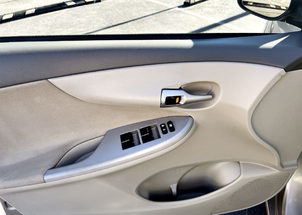 2010 Toyota Corolla Image 16