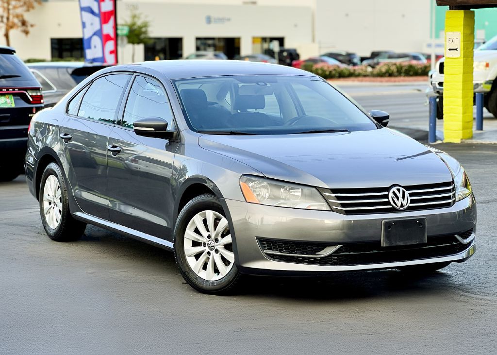 2013 Volkswagen Passat Image 2