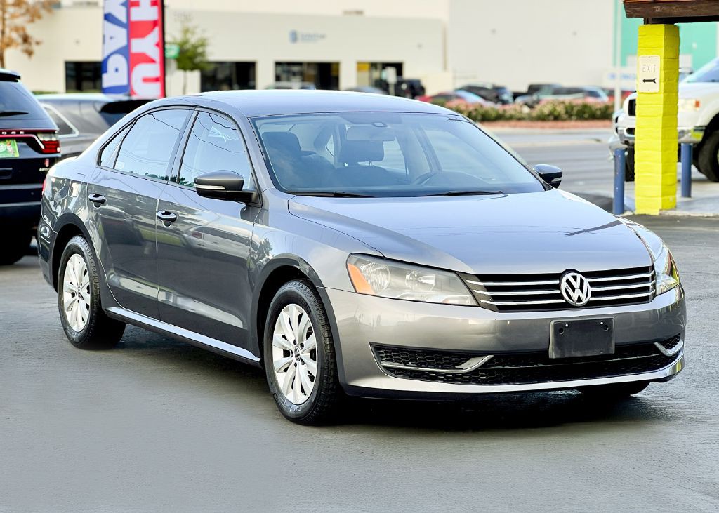 2013 Volkswagen Passat Image 4