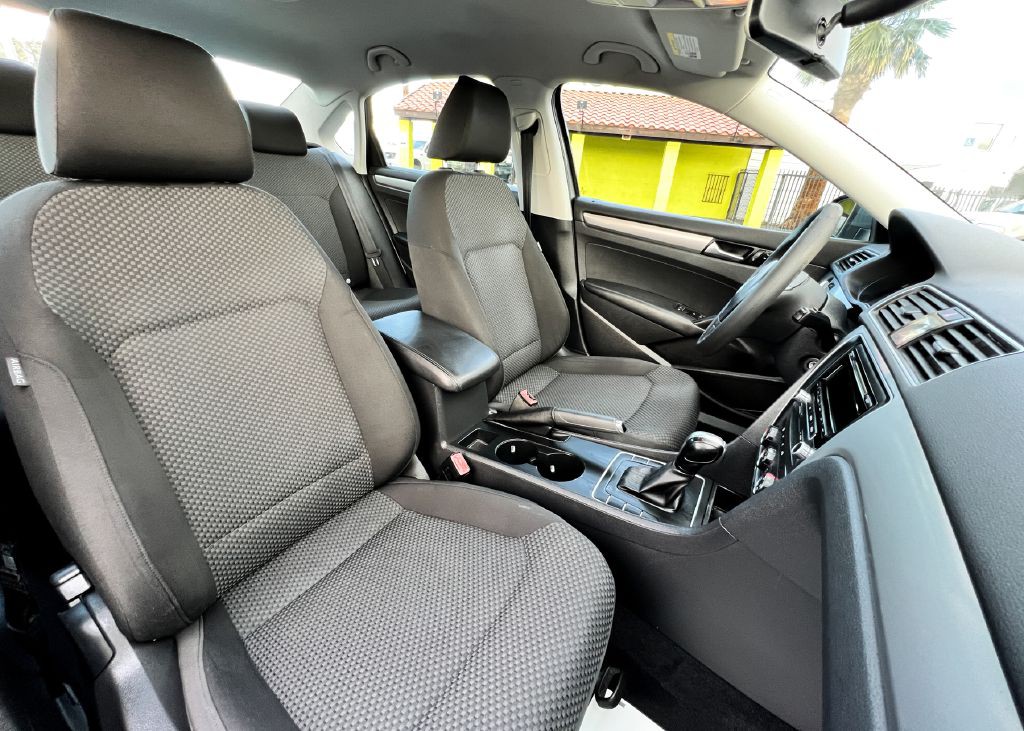 2013 Volkswagen Passat Image 10