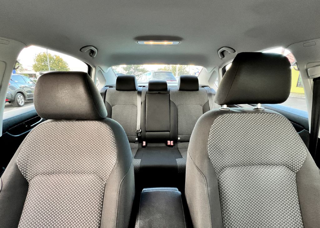 2013 Volkswagen Passat Image 12