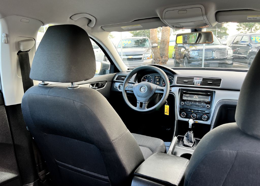 2013 Volkswagen Passat Image 14