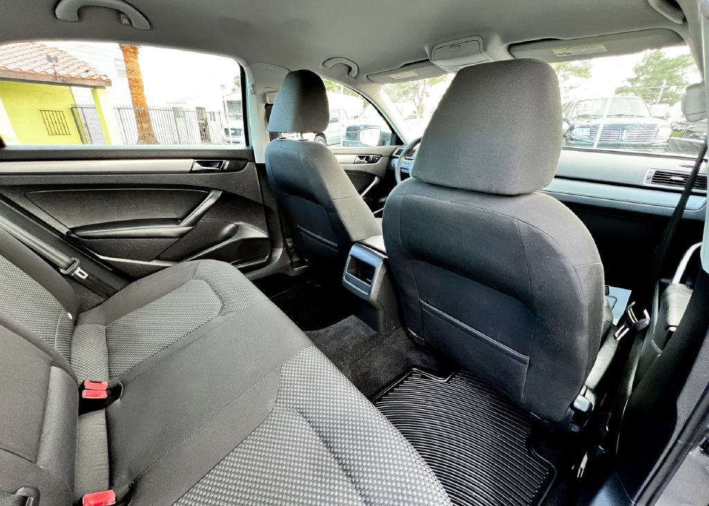 2013 Volkswagen Passat Image 15