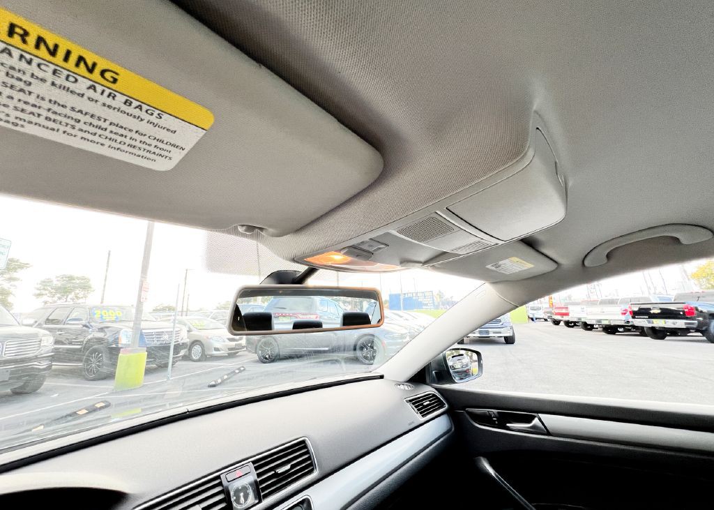 2013 Volkswagen Passat Image 23