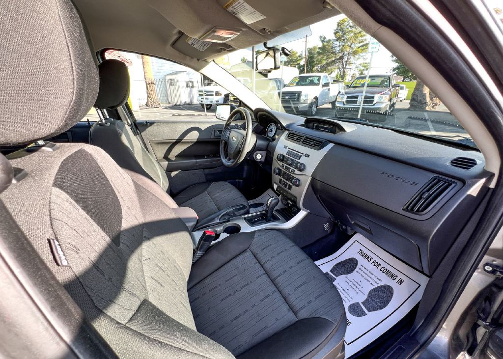 2009 Ford Focus Image 8