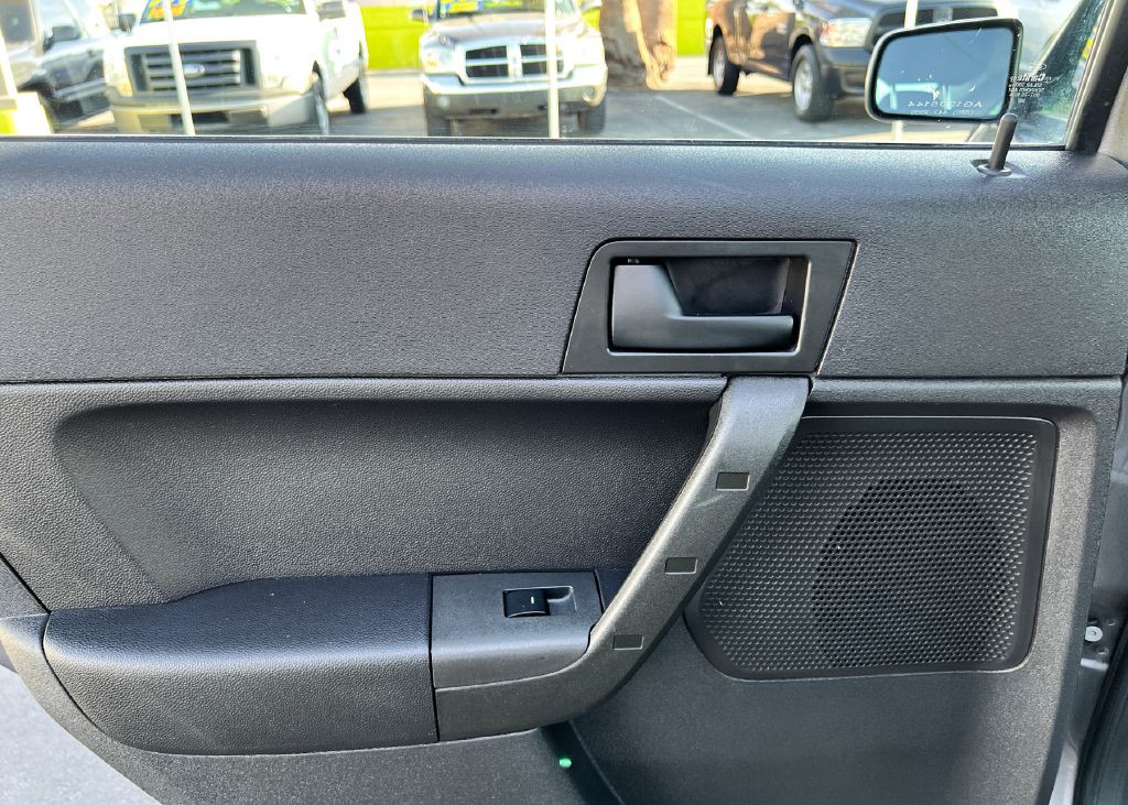 2009 Ford Focus Image 14