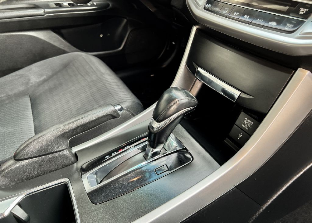 2013 Honda Accord Image 12