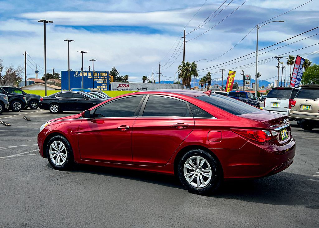 2012 Hyundai Sonata Image 2