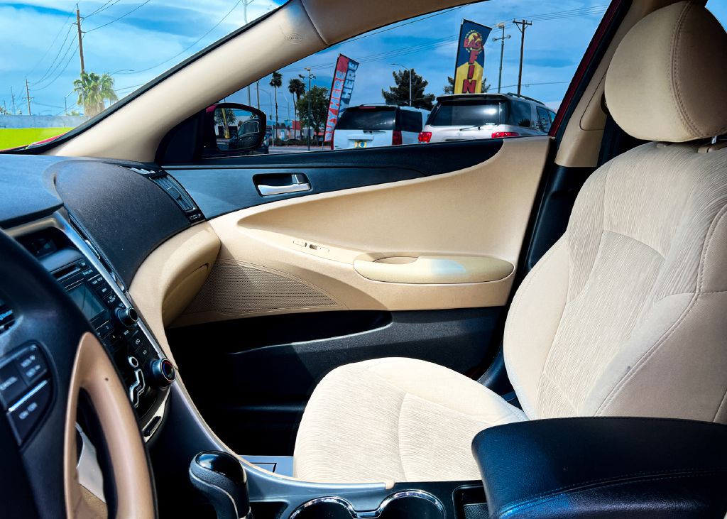 2012 Hyundai Sonata Image 9