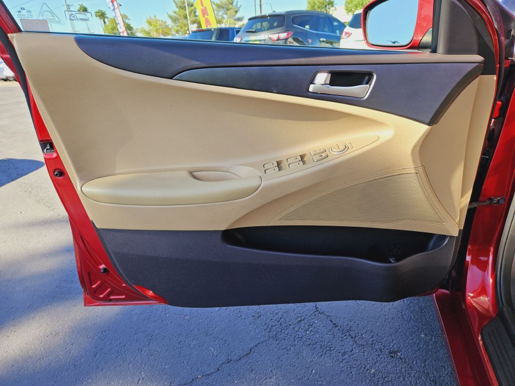 2012 Hyundai Sonata Image 16