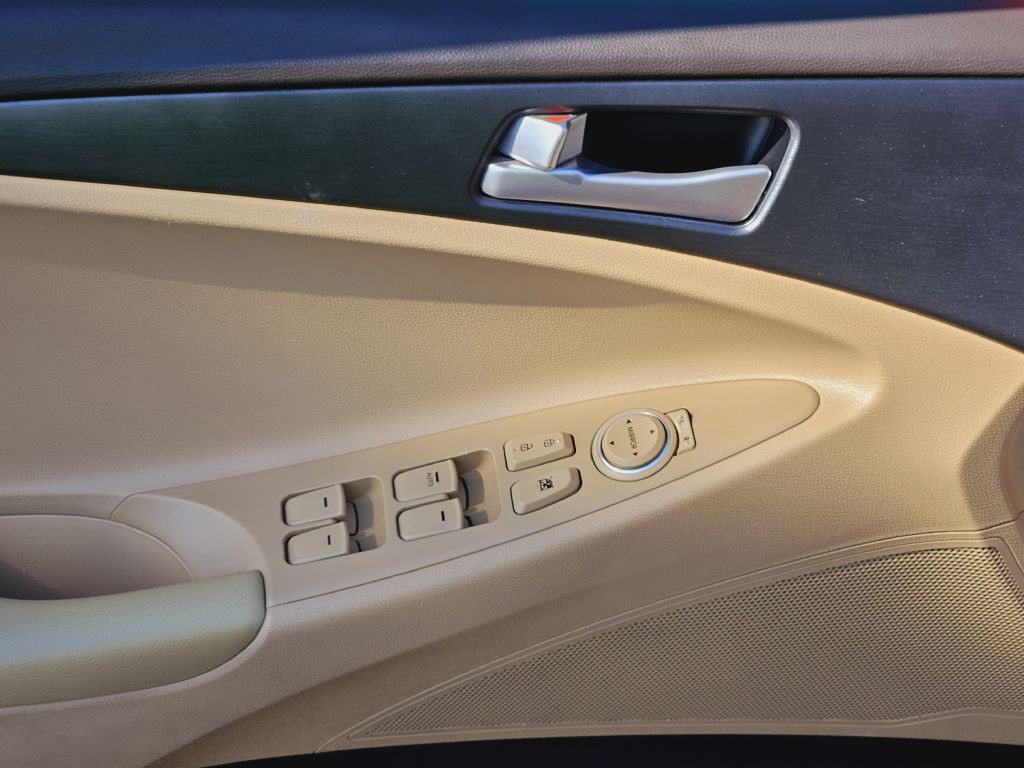 2012 Hyundai Sonata Image 18