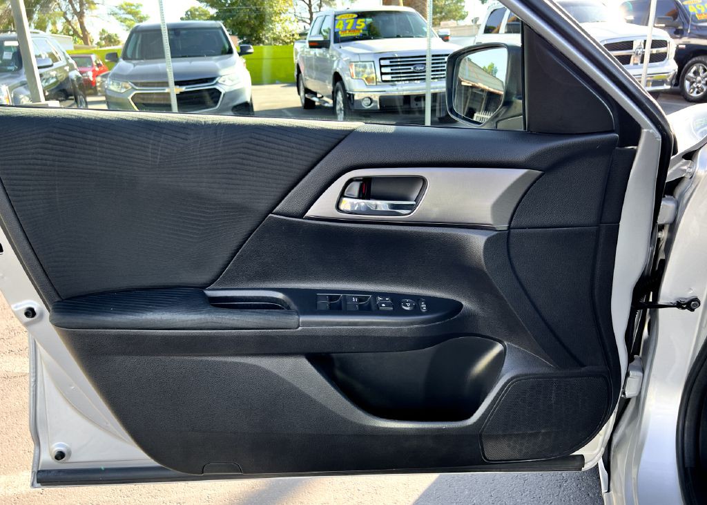 2015 Honda Accord Image 17