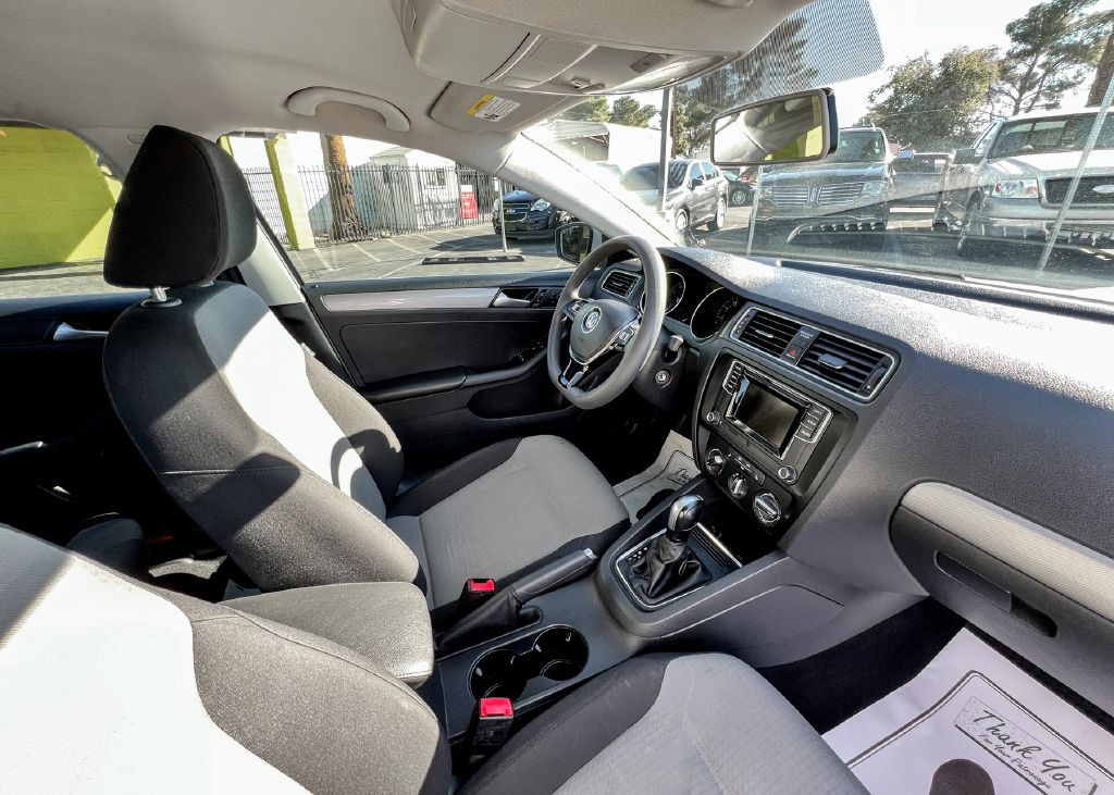 2017 Volkswagen Jetta Image 10