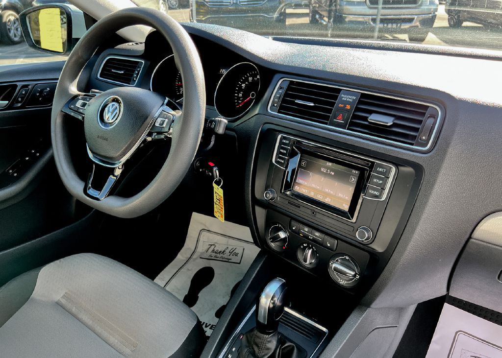 2017 Volkswagen Jetta Image 11