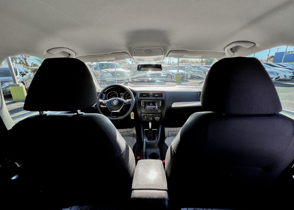 2017 Volkswagen Jetta Image 12