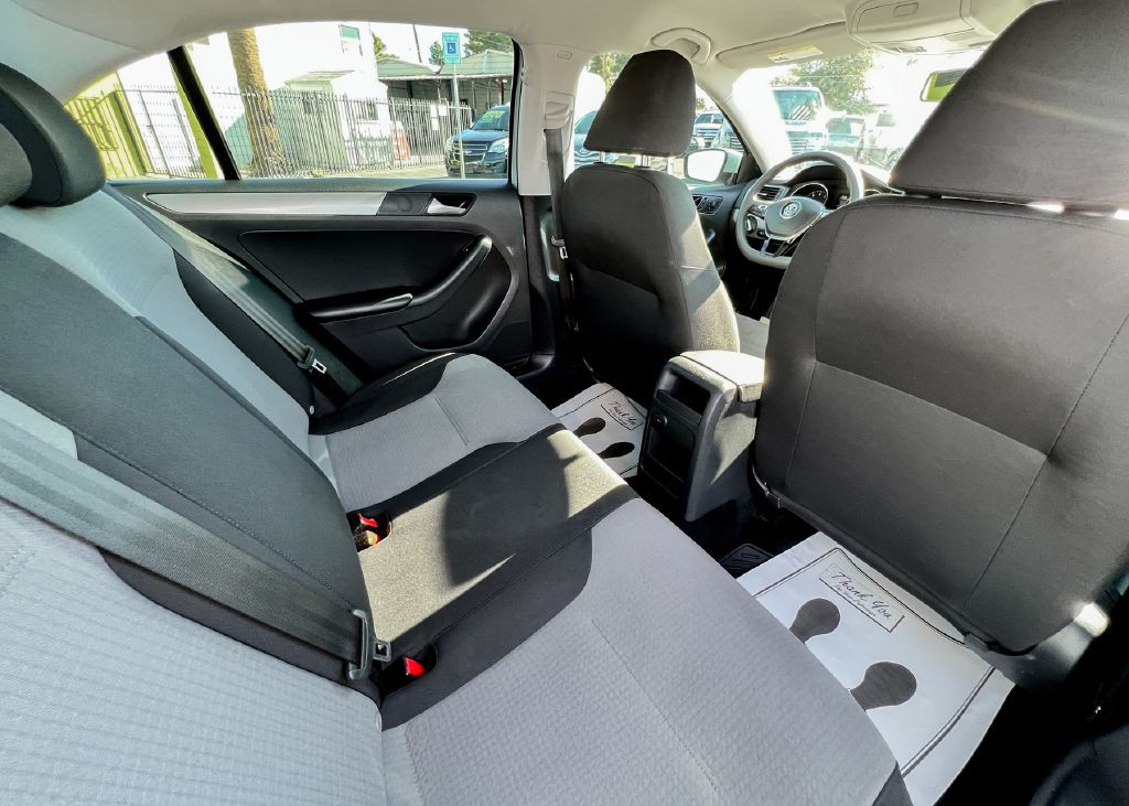 2017 Volkswagen Jetta Image 14