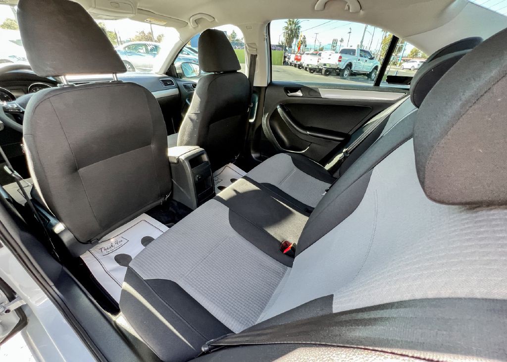 2017 Volkswagen Jetta Image 16