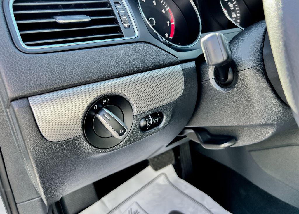 2017 Volkswagen Jetta Image 18