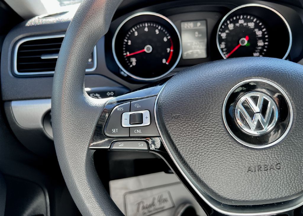 2017 Volkswagen Jetta Image 20