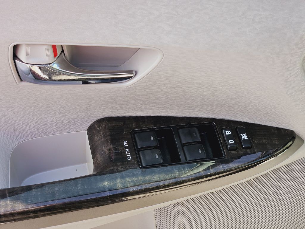 2013 Toyota Venza Image 16