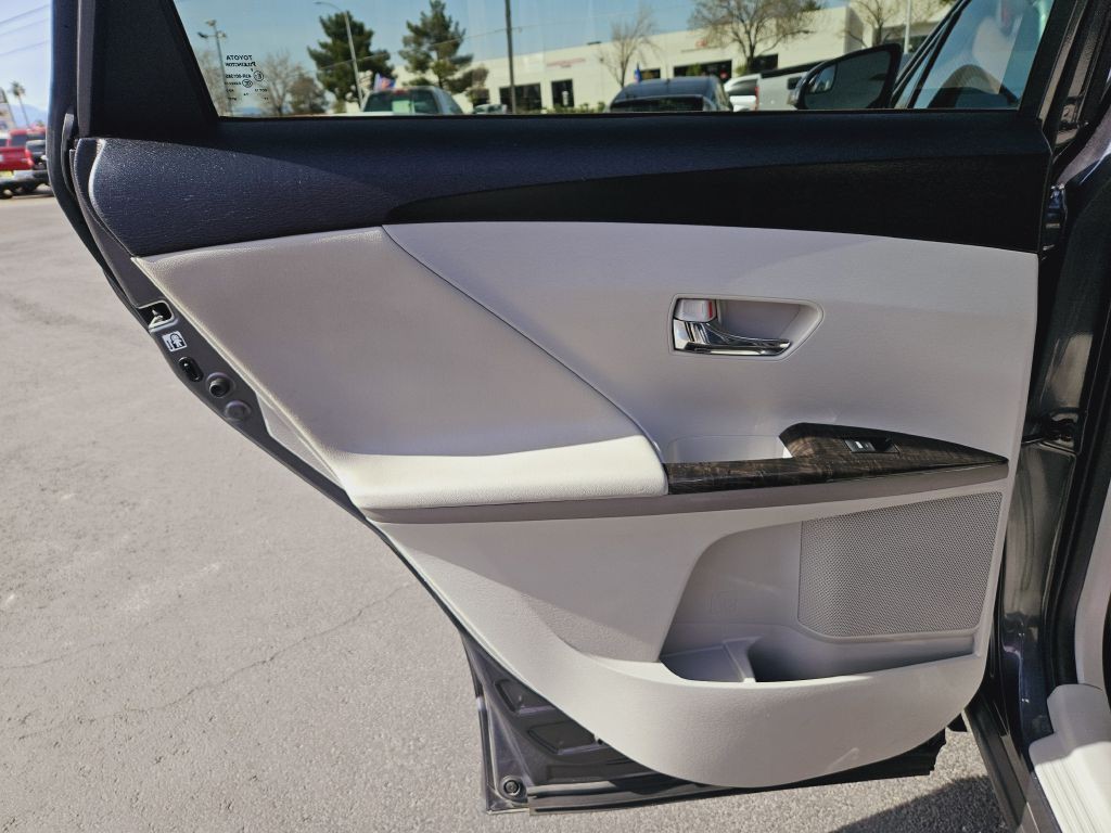2013 Toyota Venza Image 18
