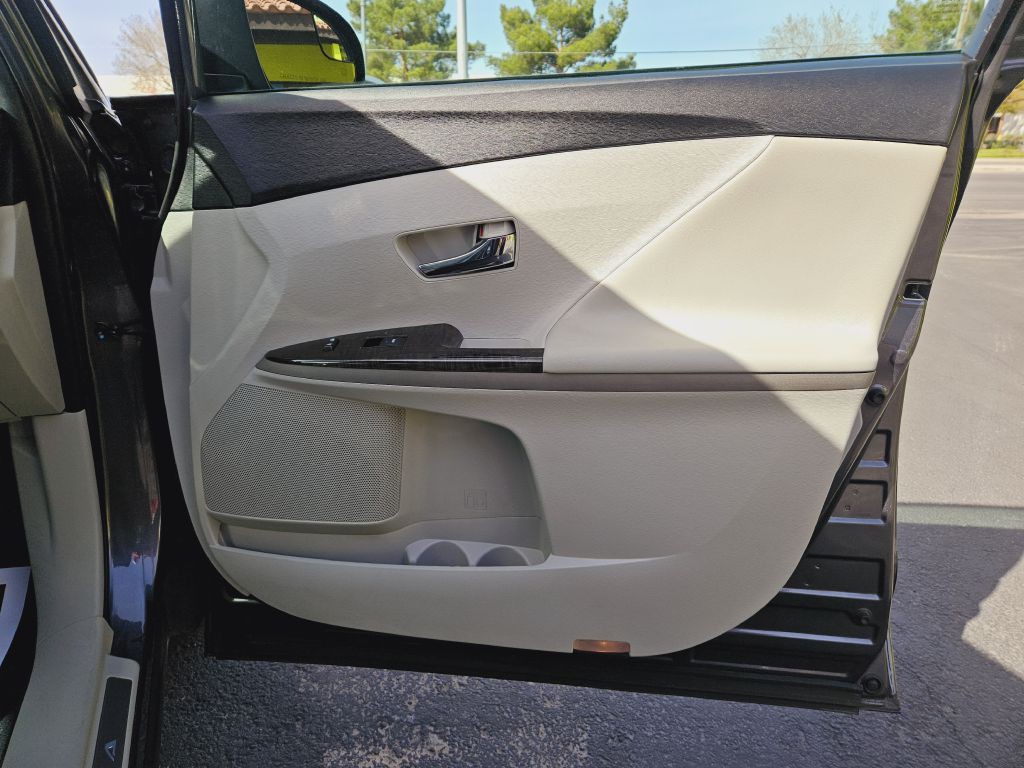 2013 Toyota Venza Image 22