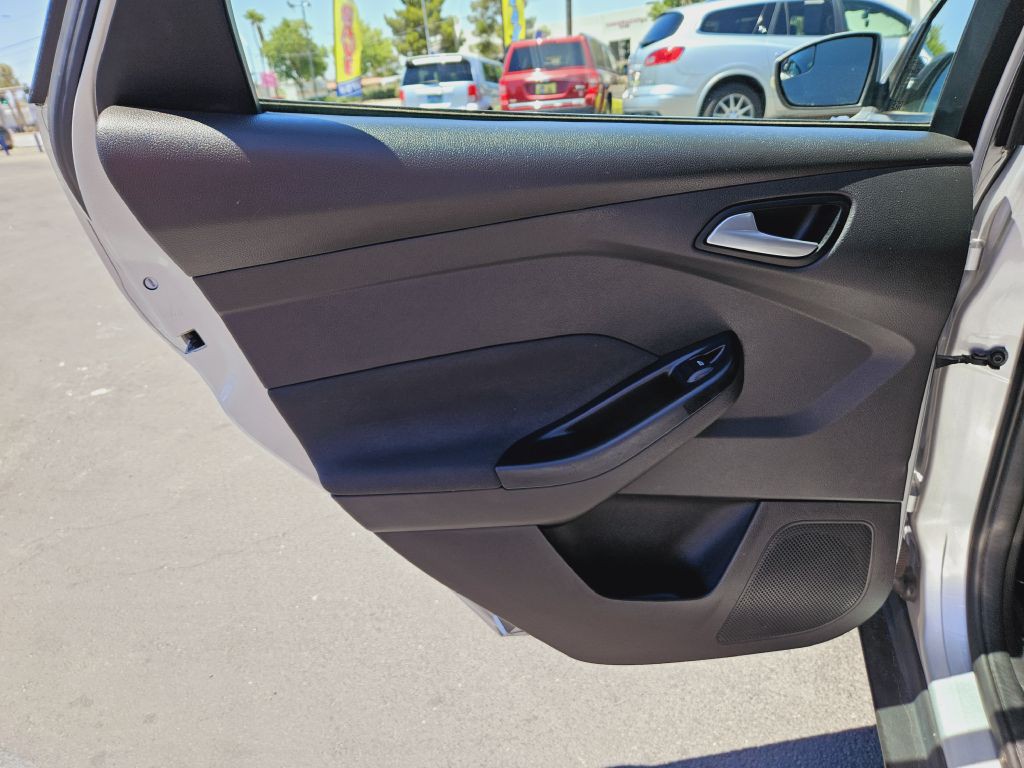 2015 Ford Focus Image 17