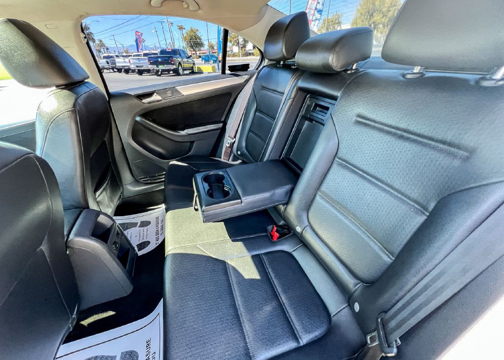 2013 Volkswagen Jetta Image 12