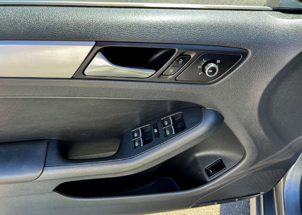 2013 Volkswagen Jetta Image 14