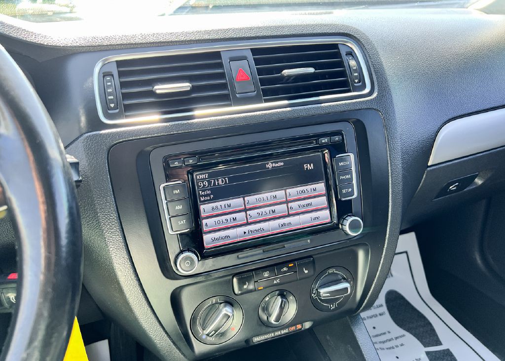 2013 Volkswagen Jetta Image 15