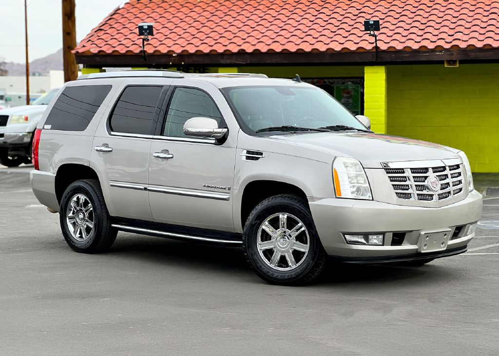 2008 Cadillac Escalade Image 2