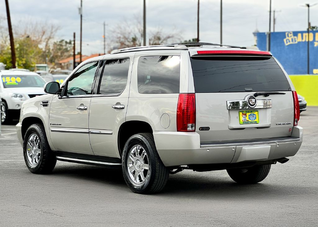 2008 Cadillac Escalade Image 8