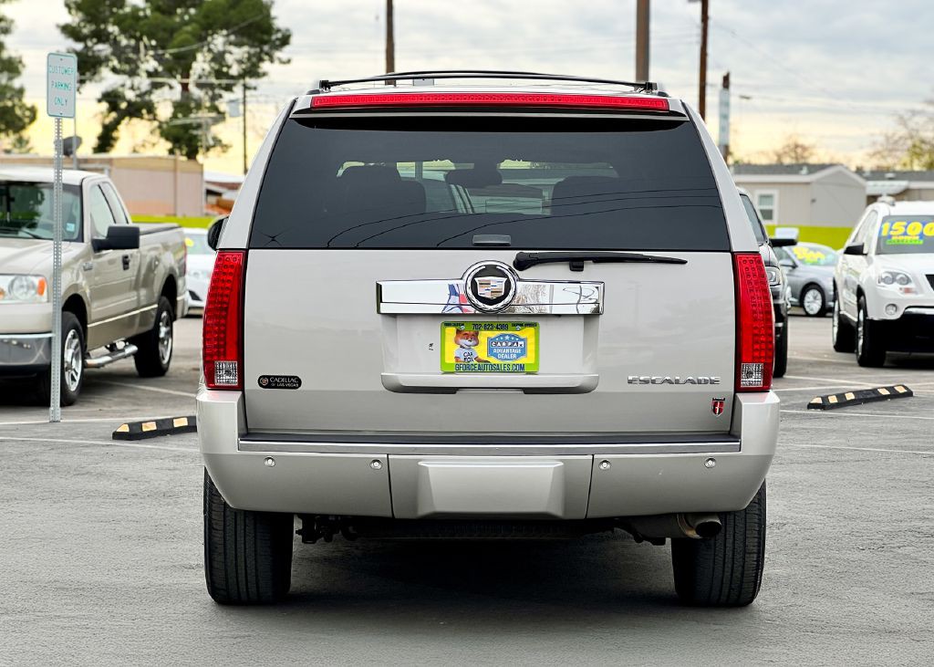 2008 Cadillac Escalade Image 9
